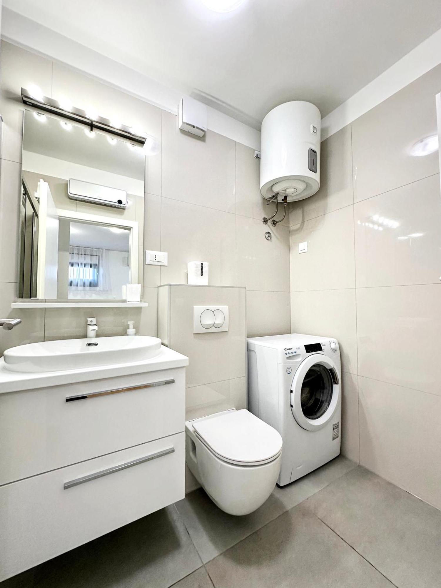 S'Akvarel 1 & 5 - Private Garage Apartment สปลิท ภายนอก รูปภาพ