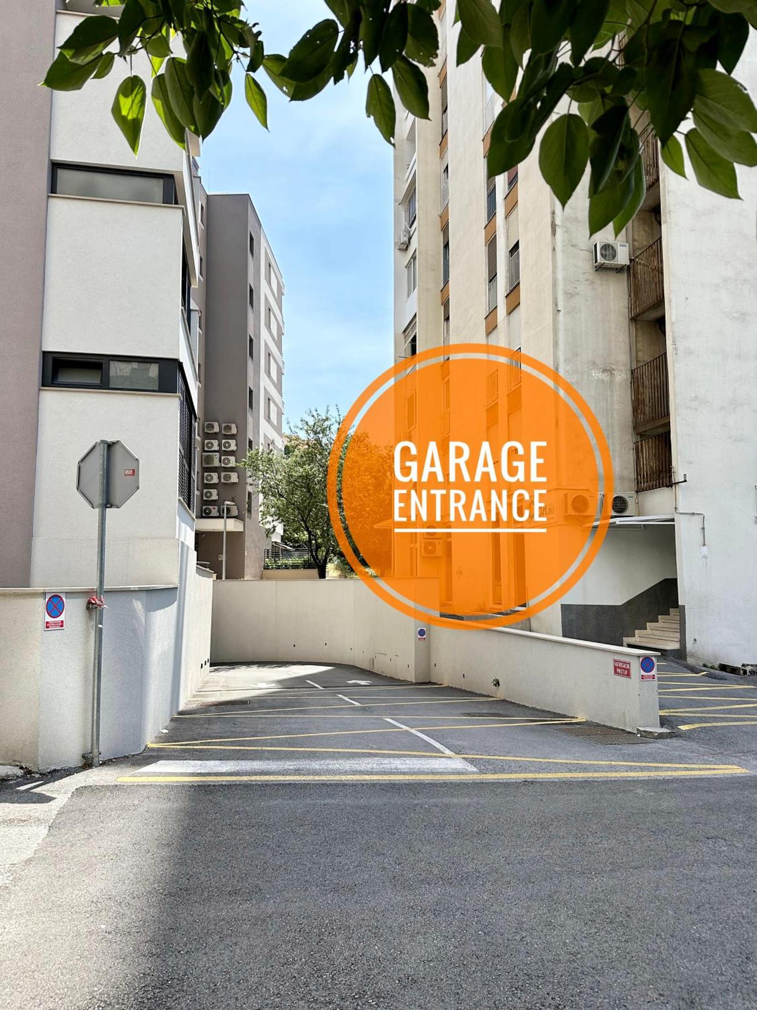 S'Akvarel 1 & 5 - Private Garage Apartment สปลิท ภายนอก รูปภาพ
