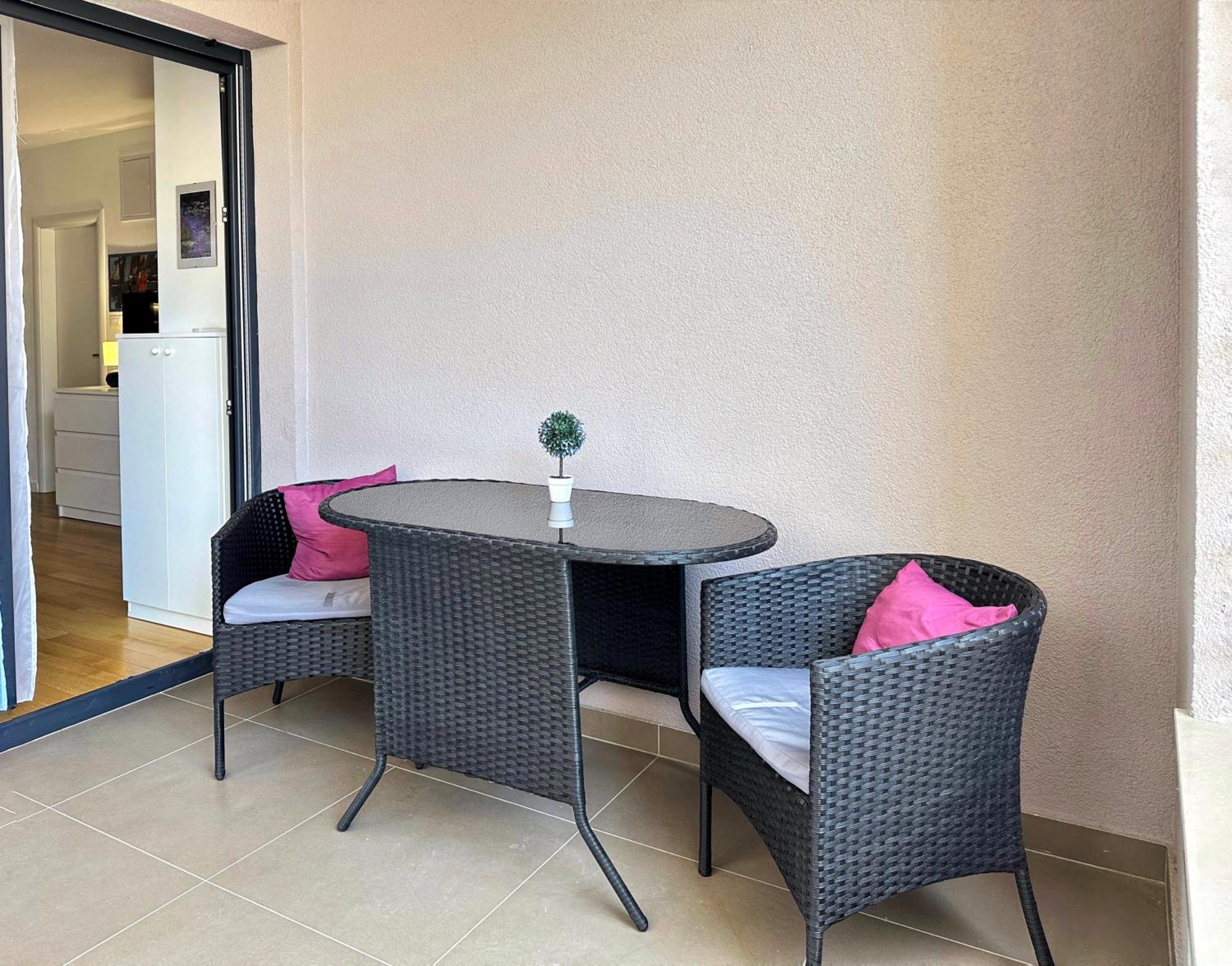 S'Akvarel 1 & 5 - Private Garage Apartment สปลิท ภายนอก รูปภาพ