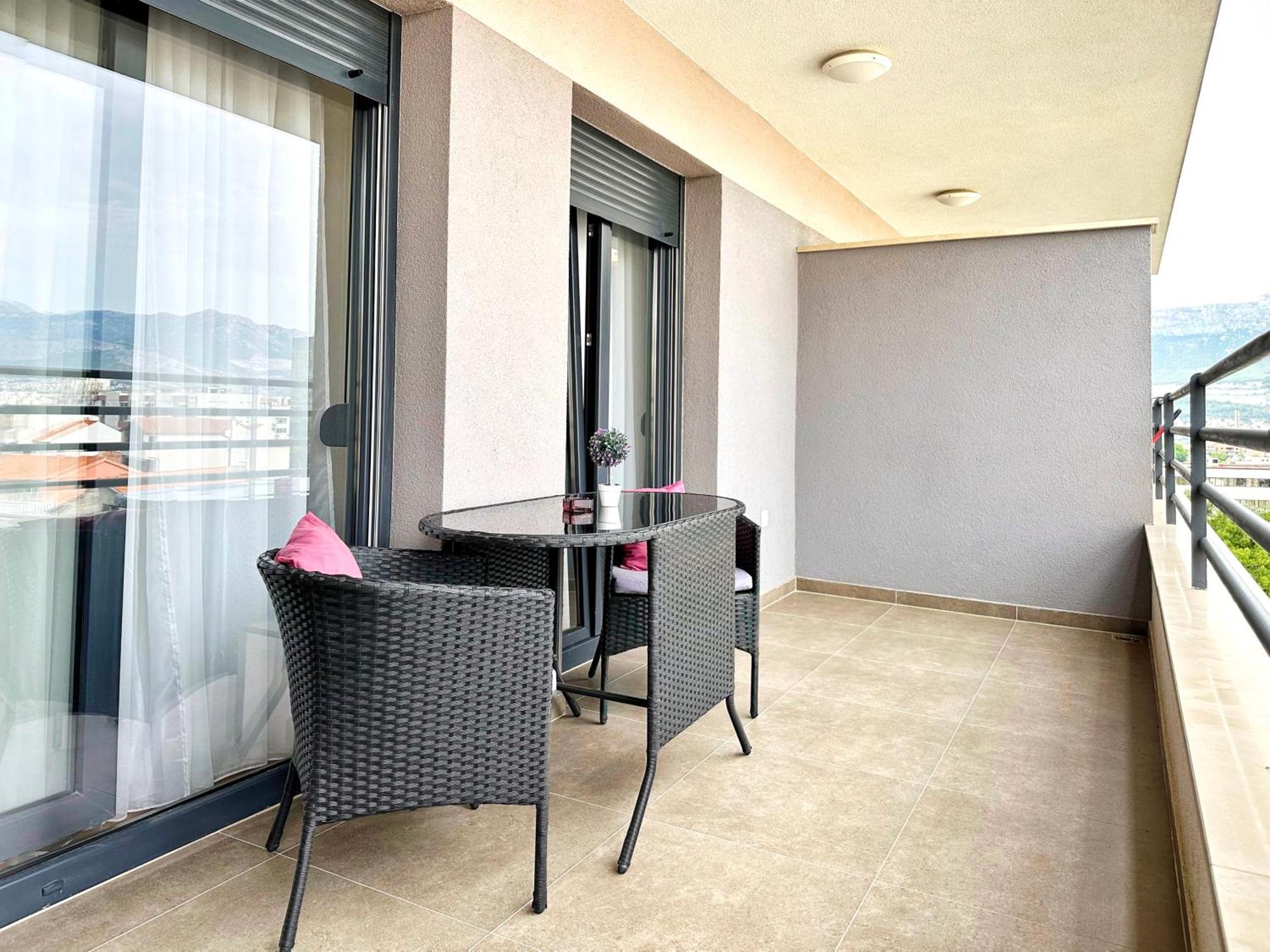 S'Akvarel 1 & 5 - Private Garage Apartment สปลิท ภายนอก รูปภาพ