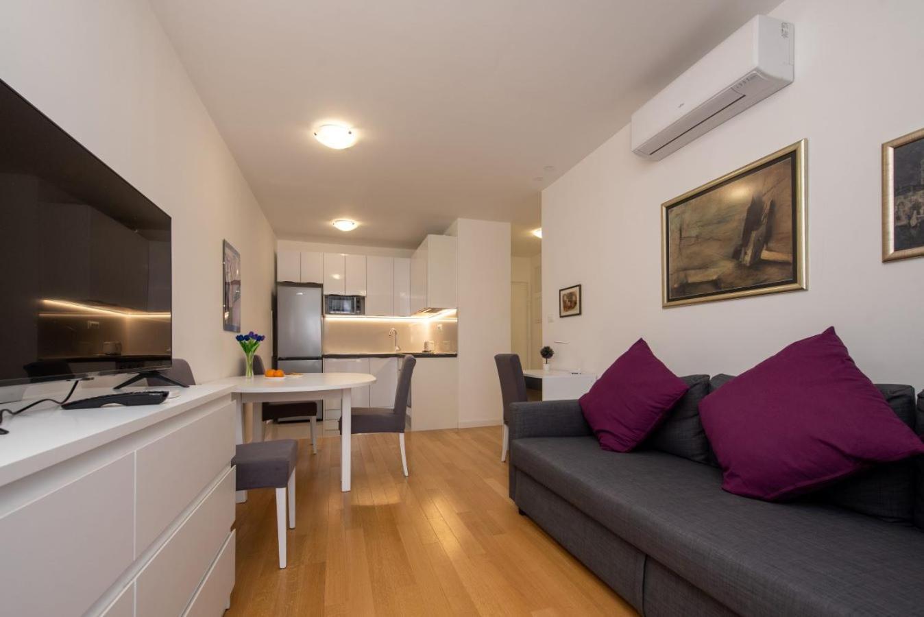 S'Akvarel 1 & 5 - Private Garage Apartment สปลิท ภายนอก รูปภาพ