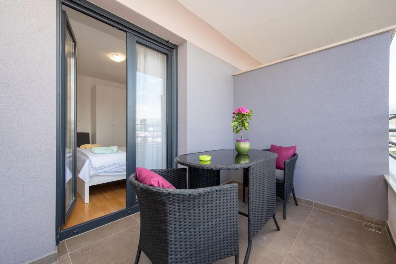S'Akvarel 1 & 5 - Private Garage Apartment สปลิท ภายนอก รูปภาพ
